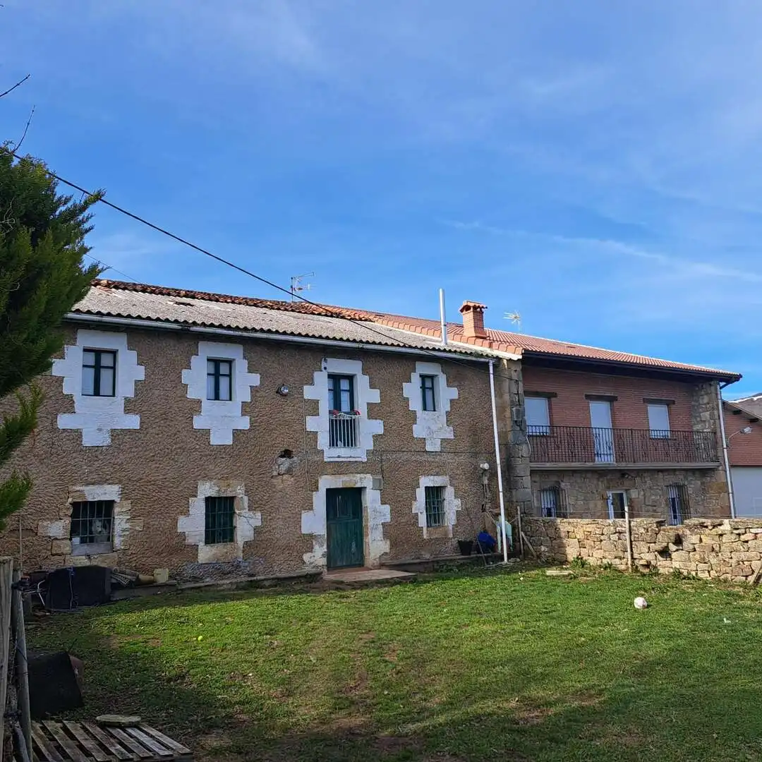 Vista exterior de Casa adosada en venta en Campoo de Yuso