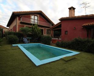 Piscina de Casa o xalet en venda en Castrillo de Villavega amb Calefacció, Terrassa i Piscina