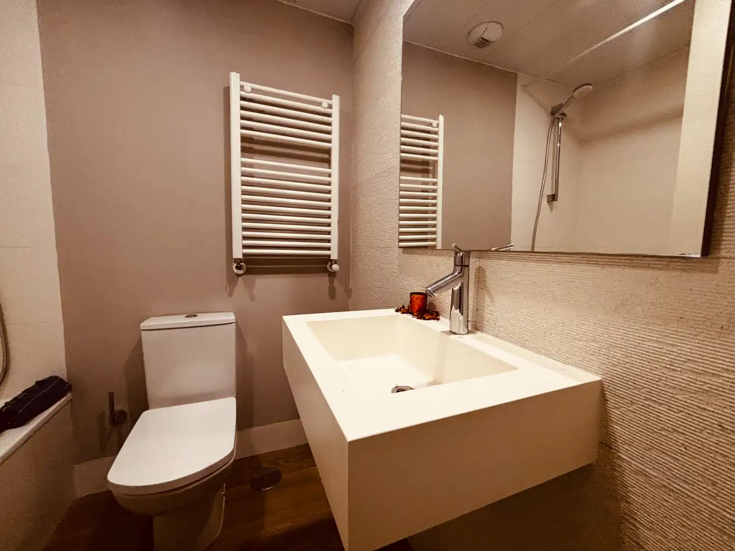 Baño de Piso en venta en Getafe con Aire acondicionado, Calefacción y Jardín privado