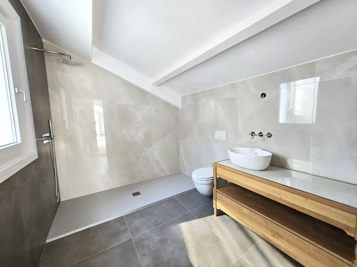 Baño de Ático en venta en Vigo  con Calefacción y Terraza