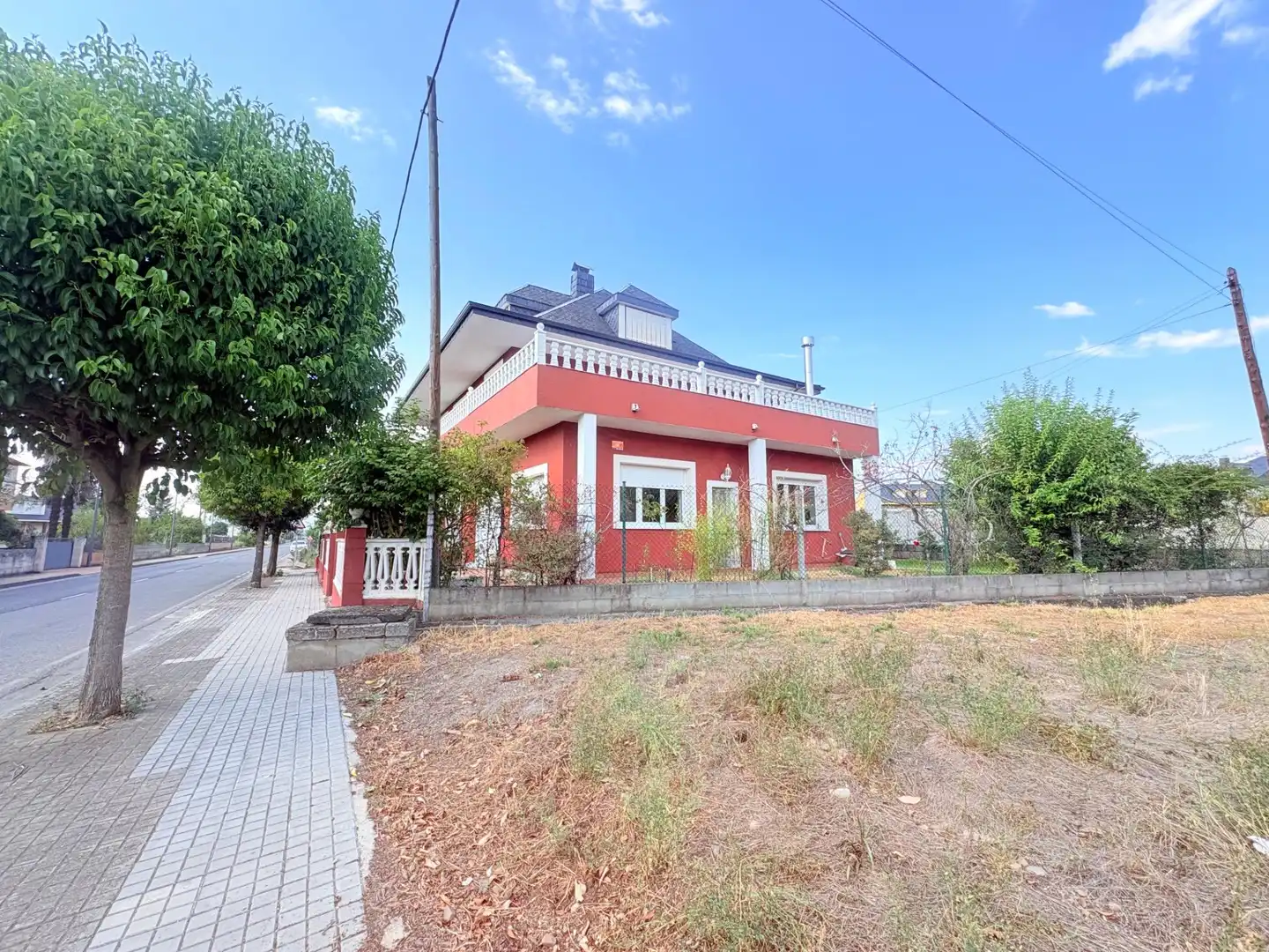 Vista exterior de Casa o chalet en venta en Ponferrada con Calefacción, Jardín privado y Terraza