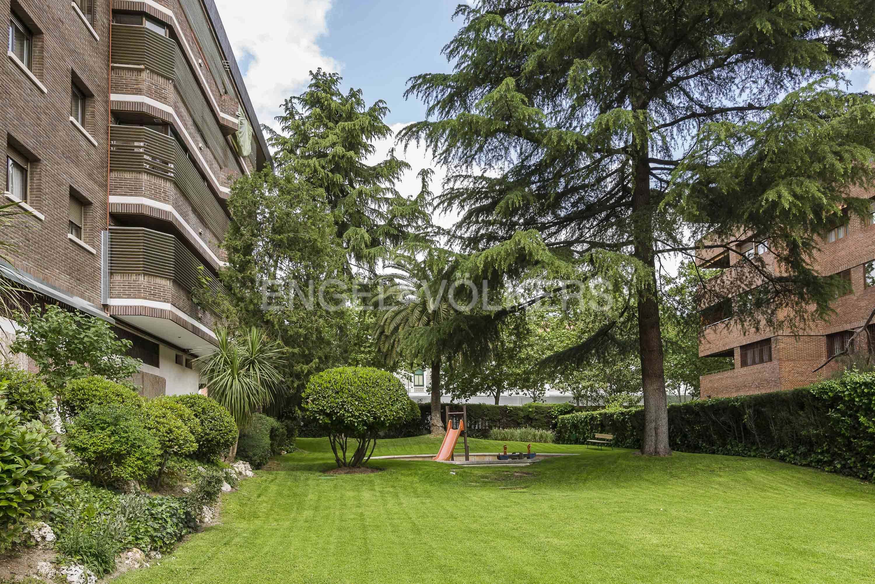 Garden of Attic for sale in  Madrid Capital  with Heating
