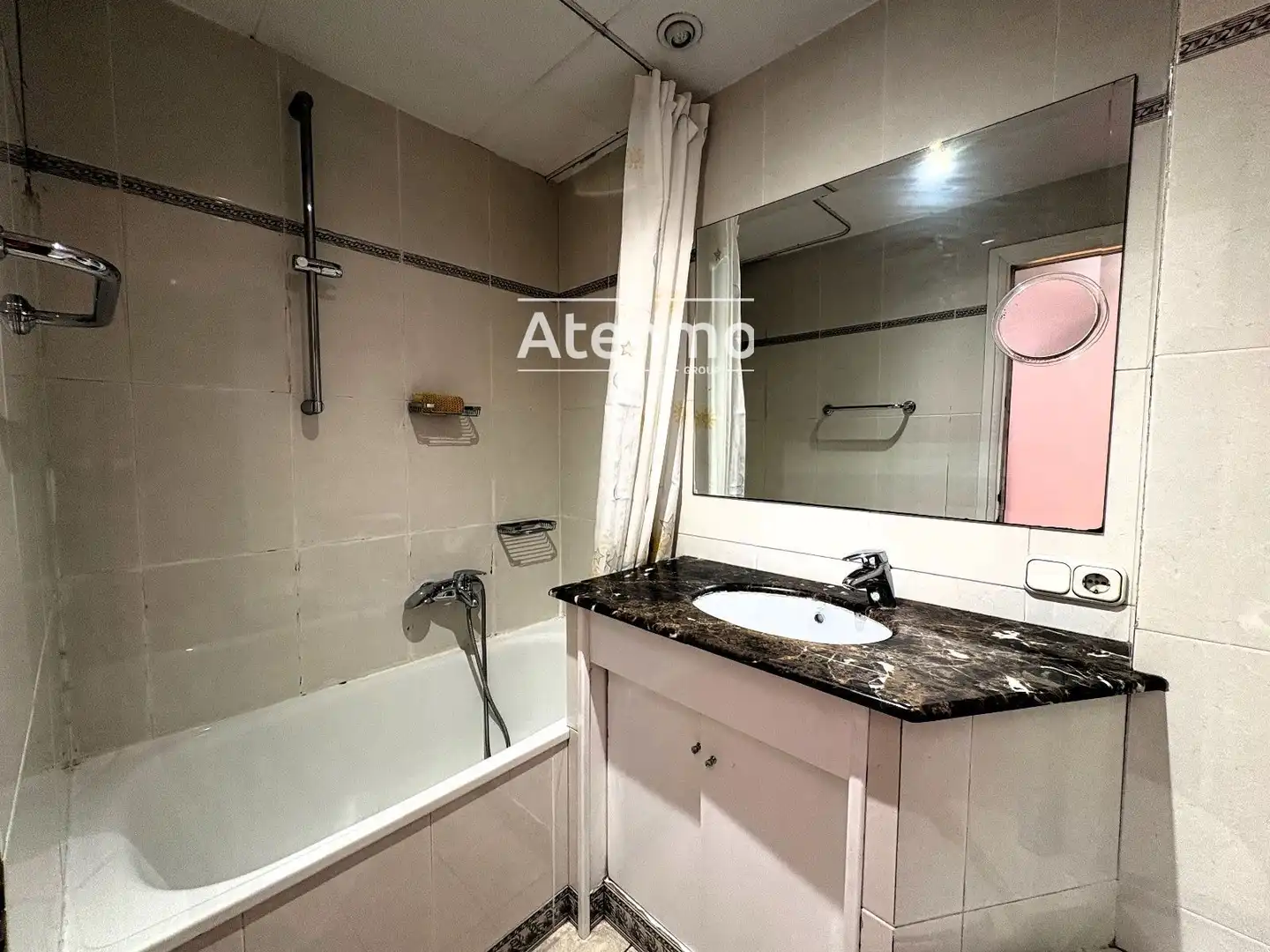 Badezimmer von Wohnung zum Verkauf in Barcelona mit Terrasse und Balkon