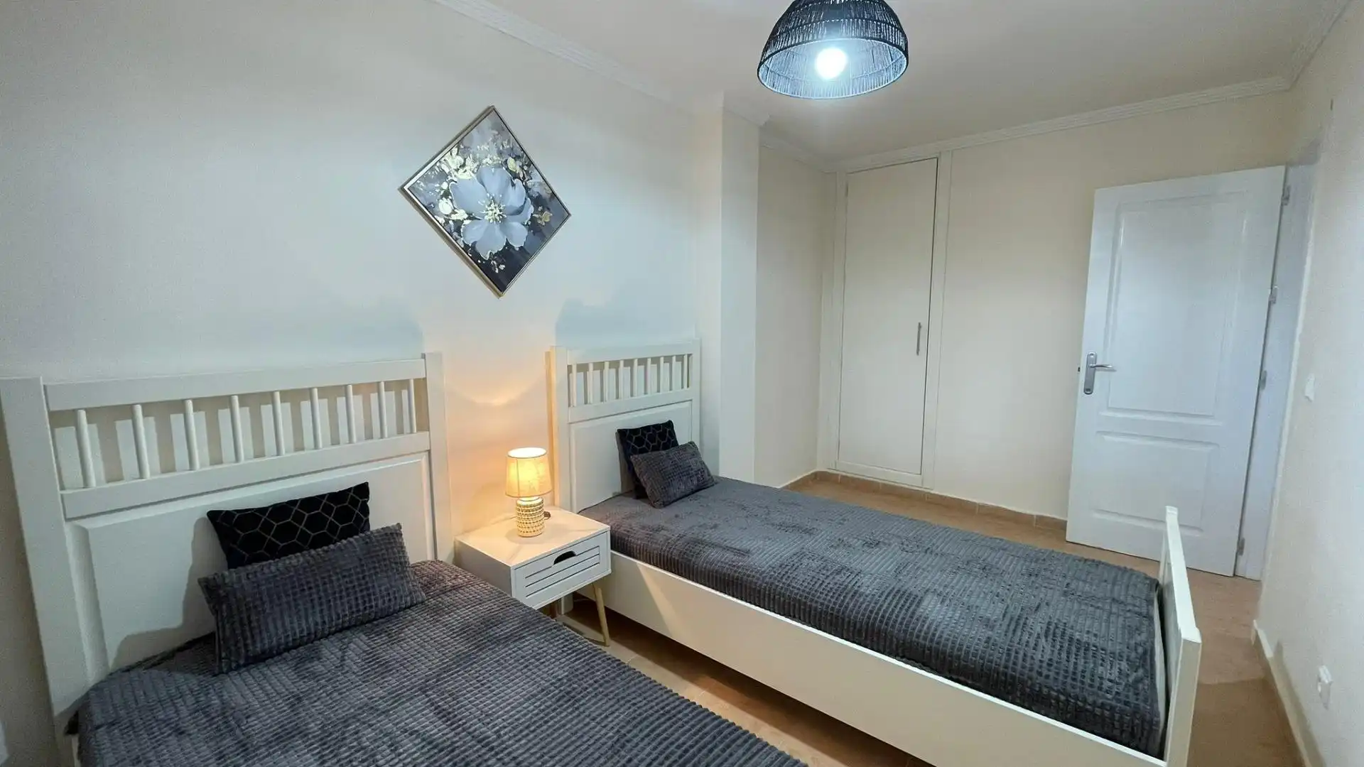 Schlafzimmer von Erdgeschoss zum Verkauf in San Pedro del Pinatar mit Privatgarten, Terrasse und Balkon
