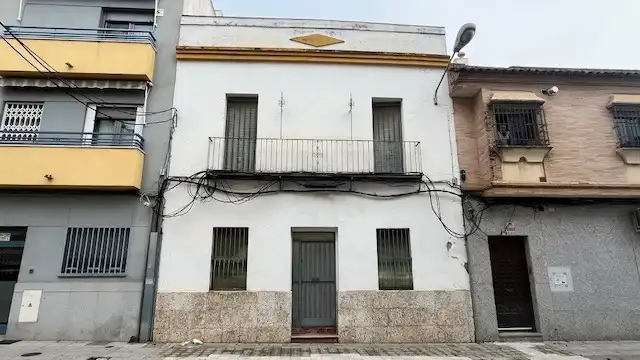 Außenansicht von Einfamilien-Reihenhaus zum Verkauf in Córdoba mit Balkon