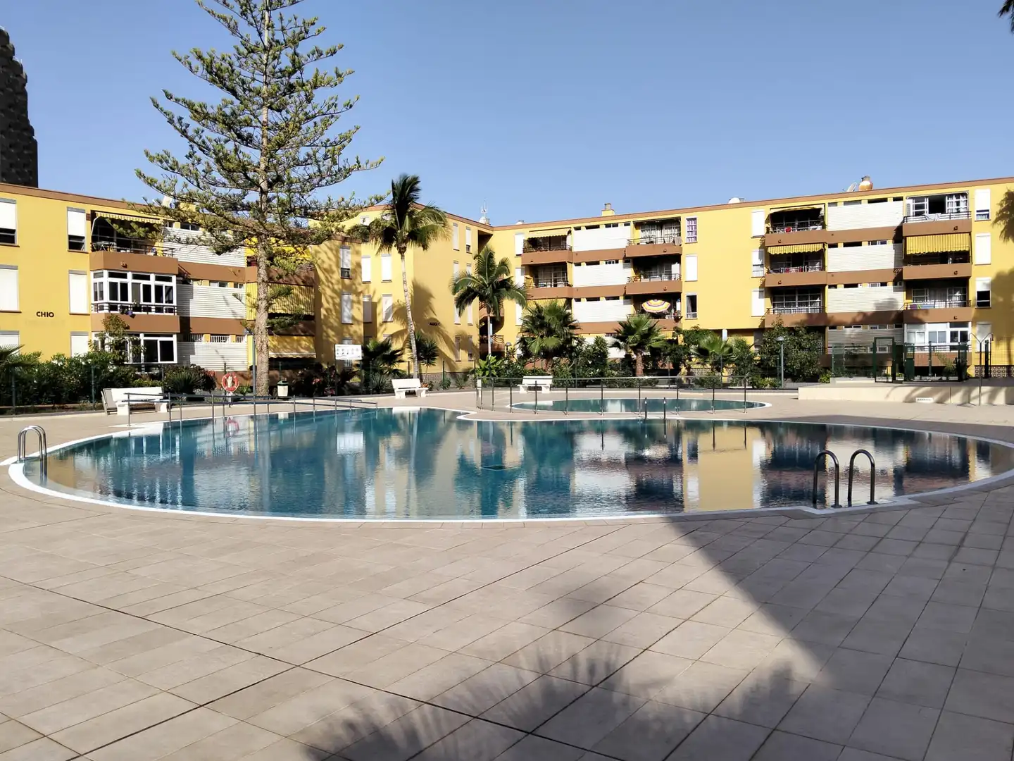 Schwimmbecken von Erdgeschoss zur Miete in Arona mit Terrasse, Möbliert und Ofen
