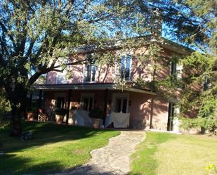 Vista exterior de Casa o xalet en venda en Torrelodones amb Aire condicionat, Calefacció i Jardí privat