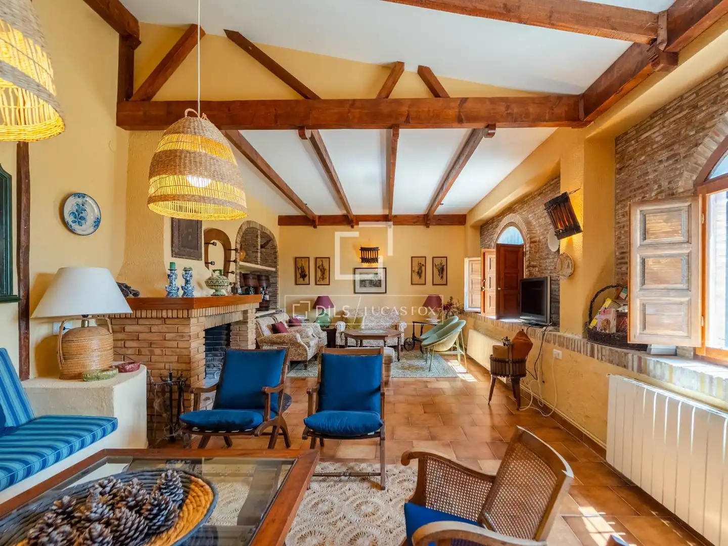 Sala d'estar de Finca rústica en venda en Requena amb Calefacció, Jardí privat i Terrassa