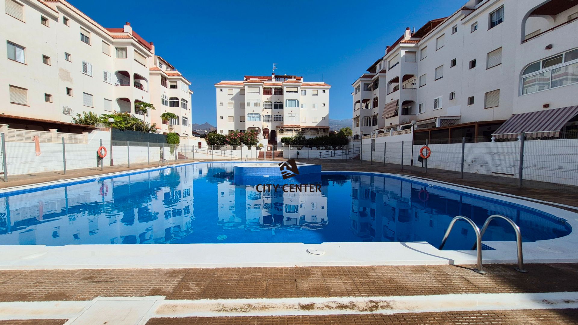 Schwimmbecken von Wohnungen zum verkauf in Arona mit Möbliert und Gemeinschaftspool