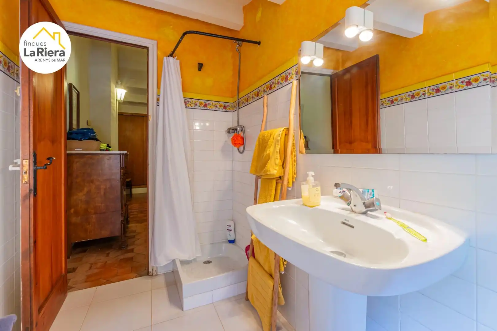 Bathroom of Houses for sale in Arenys de Munt  with Air Conditioner, Heating and Private garden