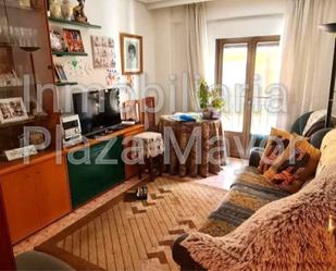 Sala d'estar de Pis en venda en Salamanca Capital amb Calefacció, Moblat i Balcó