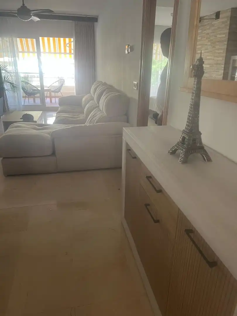 Sala de estar de Apartamento de alquiler en Marbella con Aire acondicionado, Terraza y Trastero