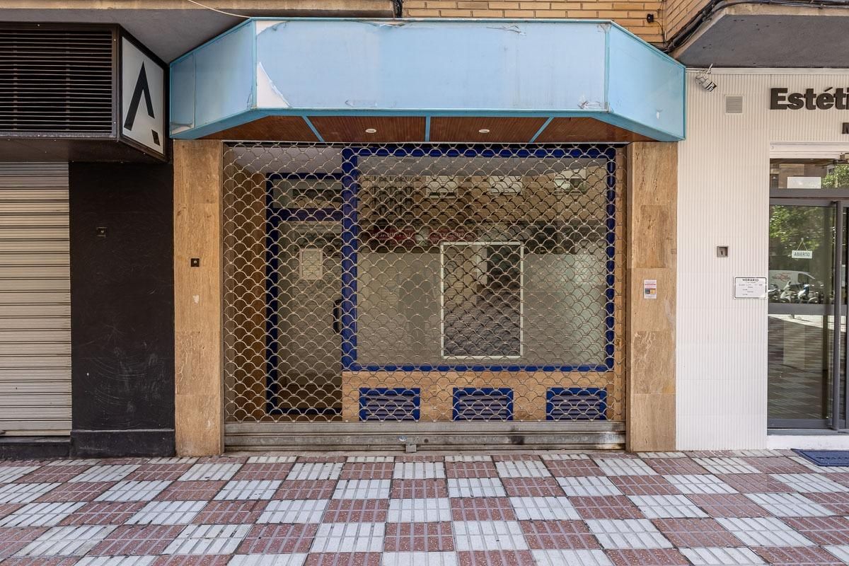 Exterior view of Premises for sale in  Granada Capital