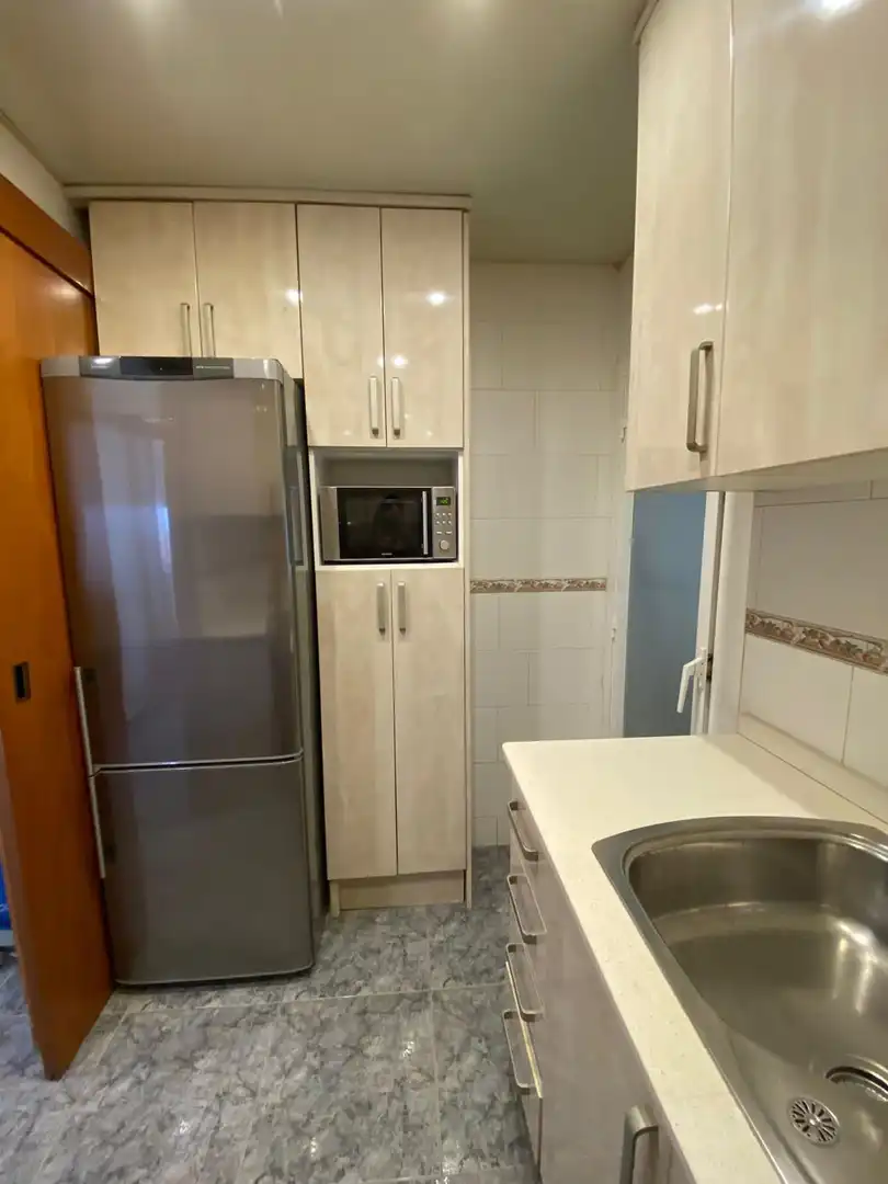 Cocina de Piso en venta en L'Hospitalet de Llobregat con Calefacción y Balcón