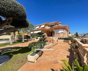 Vista exterior de Casa o xalet en venda en San Vicente del Raspeig / Sant Vicent del Raspeig amb Aire condicionat, Calefacció i Jardí privat