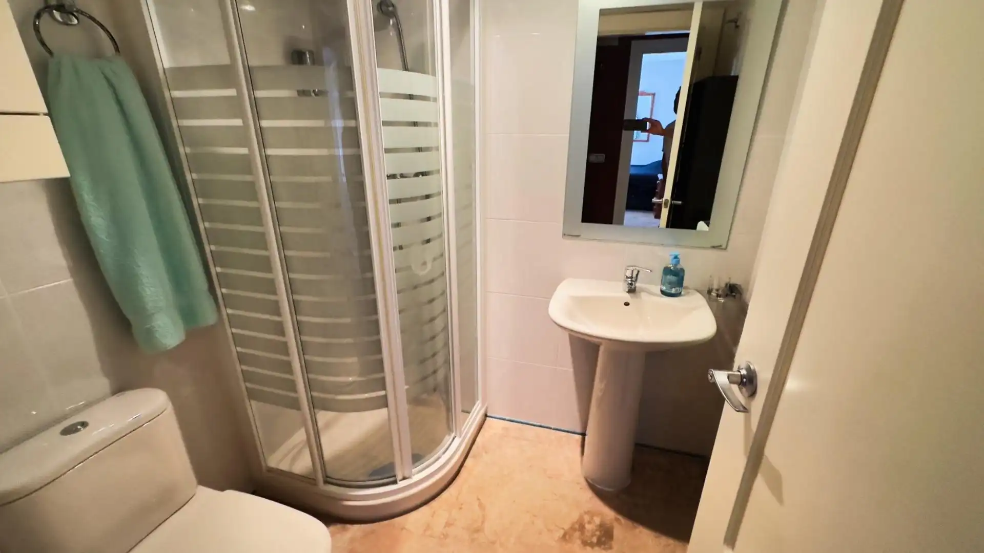 Bathroom of Flat for sale in Benidorm  with Air Conditioner, Furnished and Community pool
