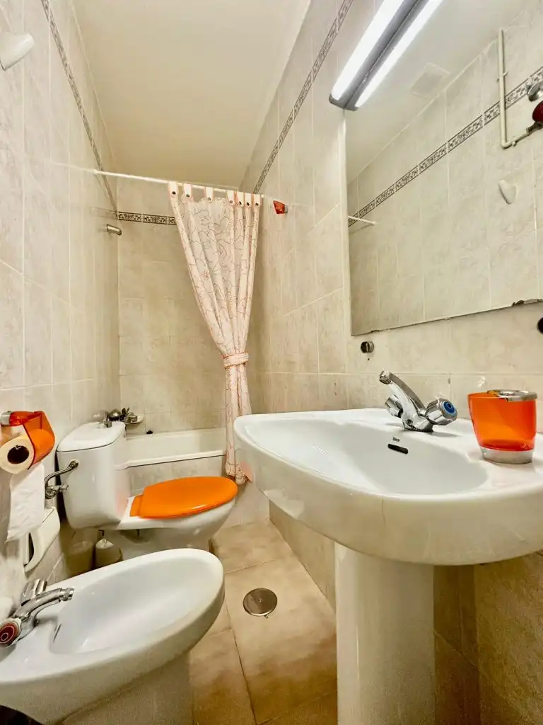 Baño de Estudio de alquiler en Granada con Calefacción, Amueblado y Lavadora