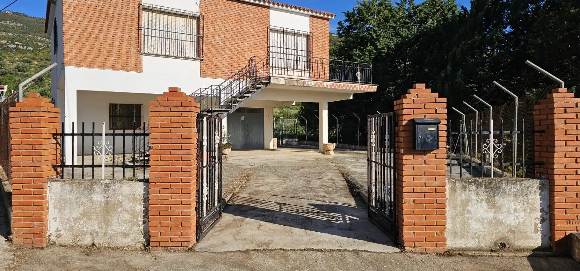 Vista exterior de Casa o chalet en venta en Chera con Terraza y Balcón
