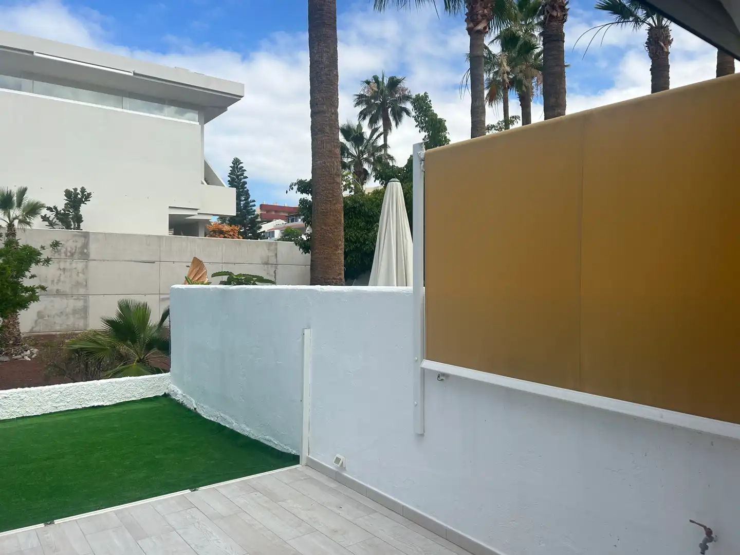 Außenansicht von Erdgeschoss zum Verkauf in Adeje mit Terrasse, Ofen und Waschmaschine