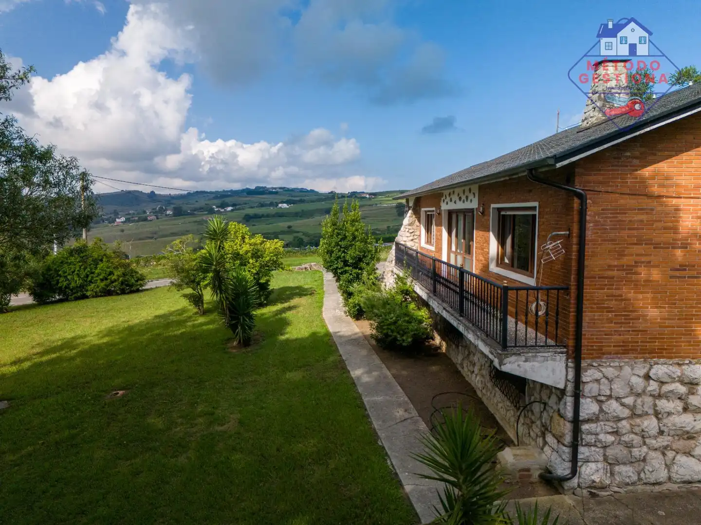 Vista exterior de Casa o chalet en venta en Suances con Calefacción, Jardín privado y Terraza