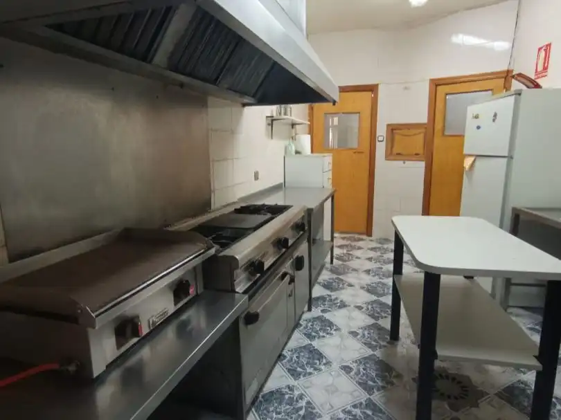 Cuina de Local en venda en Caravaca de la Cruz amb Aire condicionat, Moblat i Alarma