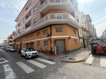 Local comercial en alquiler en Avenida Josep Pau Margantoni