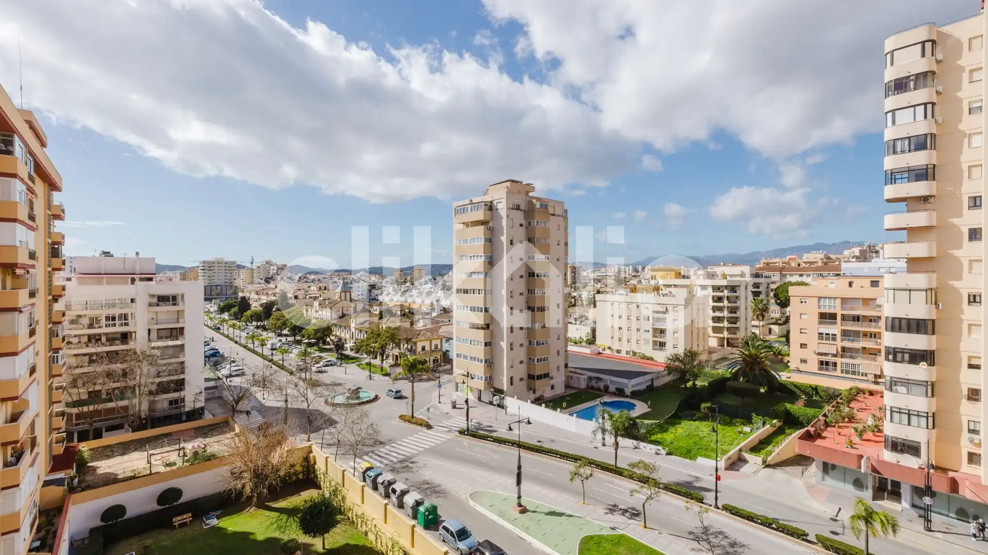 Außenansicht von Wohnung zum Verkauf in Fuengirola mit Klimaanlage, Terrasse und Schwimmbad