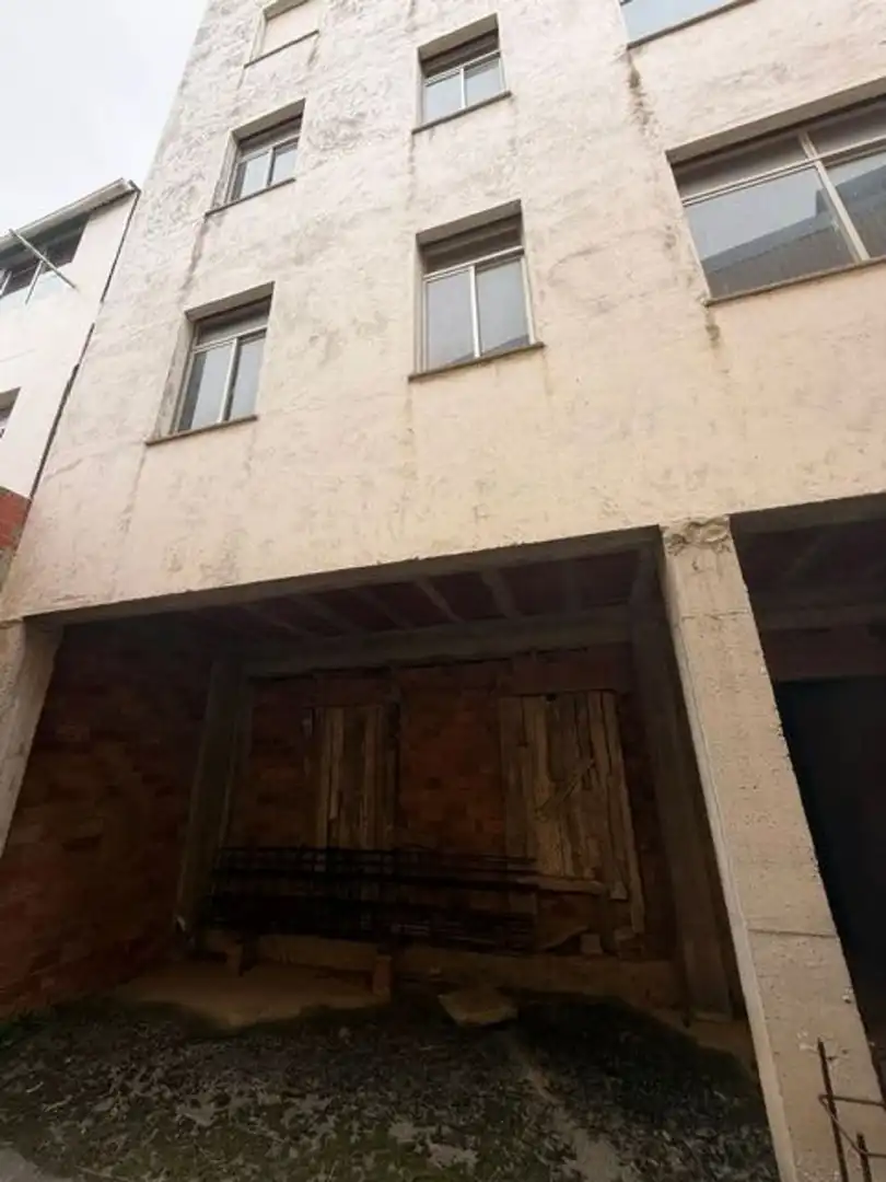 Vista exterior de Edifici en venda en Narón