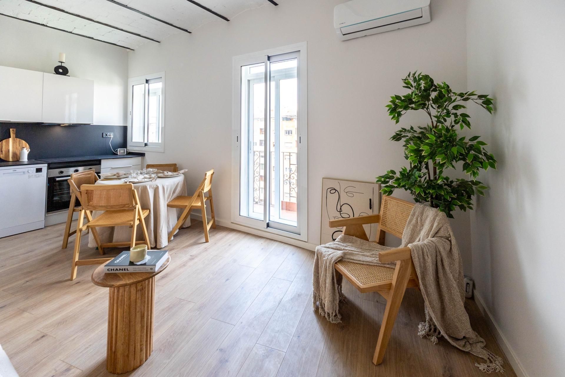 Bedroom of Flat for sale in  Barcelona Capital  with Air Conditioner, Heating and Parquet flooring