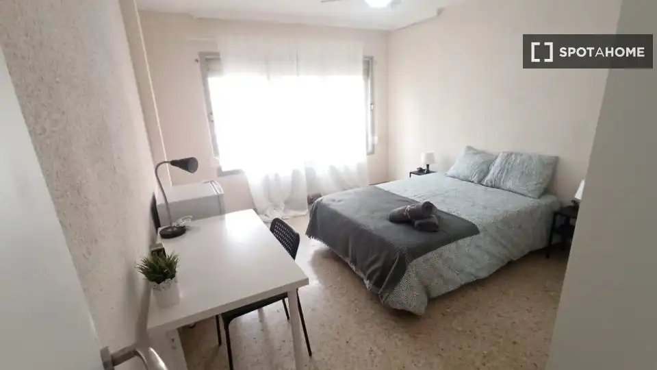 Room in Tres Olivos - Valverde