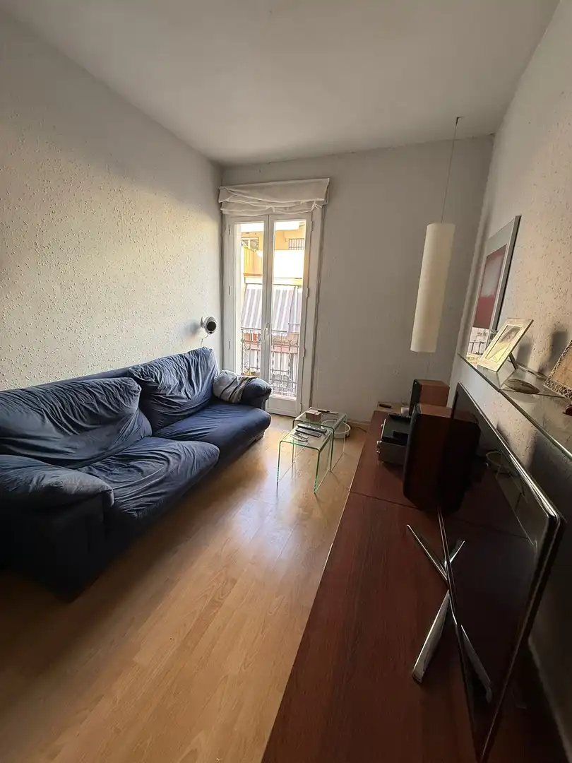 Sala de estar de Piso en venta en L'Hospitalet de Llobregat con Balcón