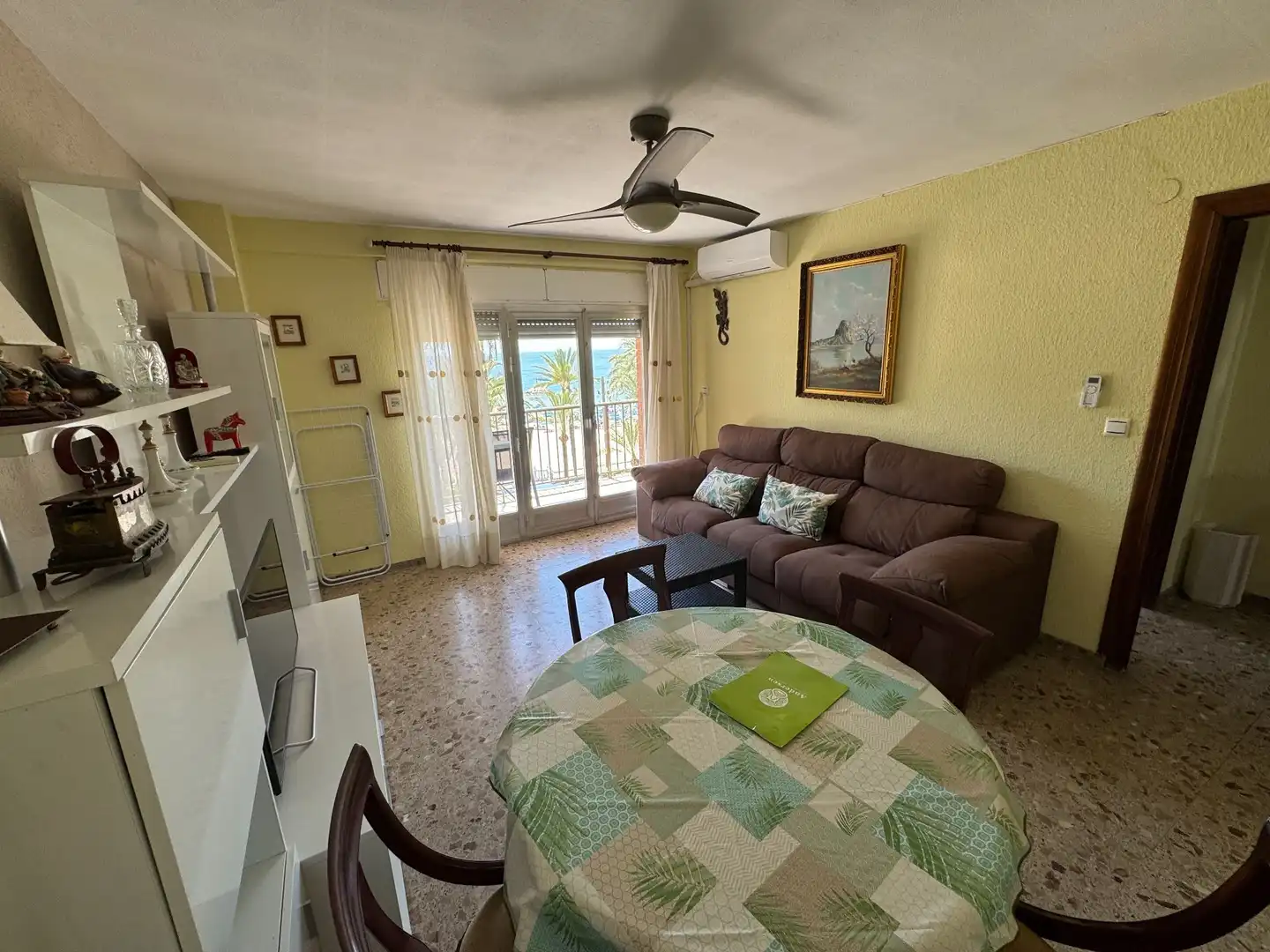 Sala de estar de Piso de alquiler en Benidorm con Aire acondicionado, Terraza y Amueblado