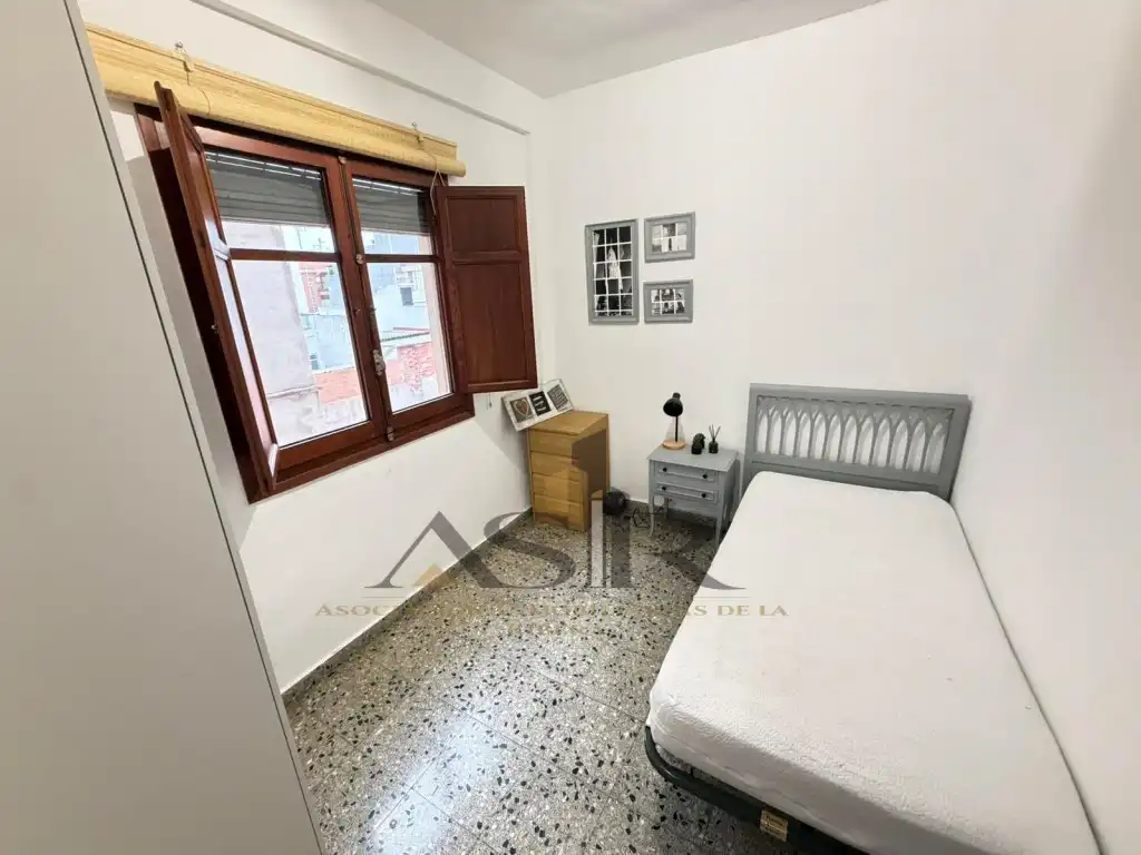 Dormitori de Pis en venda en Casc Urbà