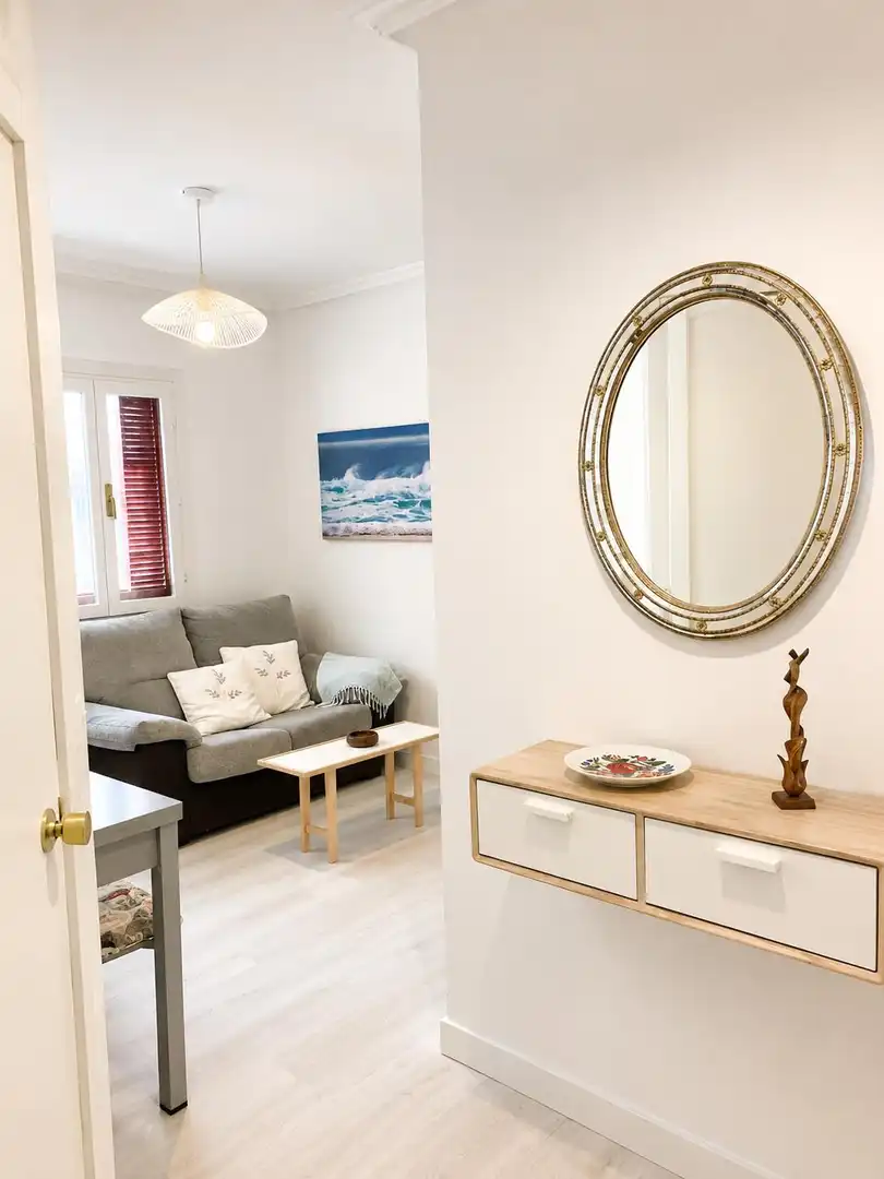 Sala de estar de Piso de alquiler en Donostia - San Sebastián  con Microondas y TV