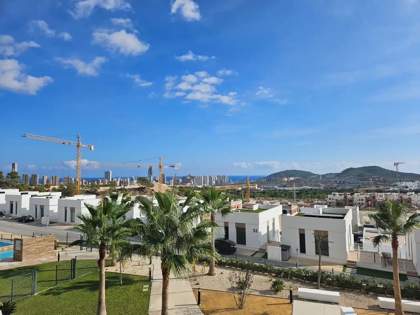 Vista exterior de Ático de alquiler en Finestrat con Aire acondicionado, Calefacción y Jardín privado