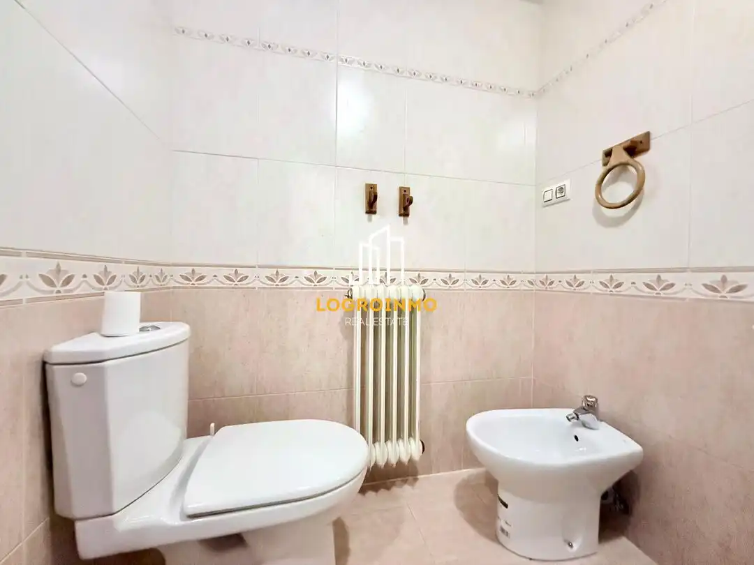 Bathroom of Flat for sale in  Logroño  with Heating, Storage room and Balcony