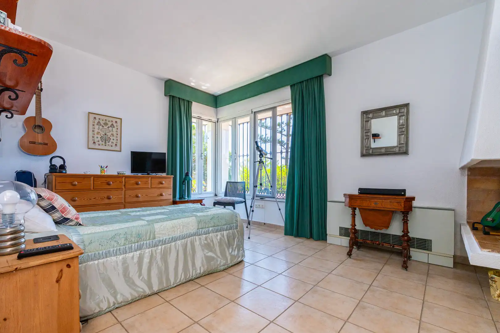 Dormitori de Casa o xalet en venda en Mijas amb Aire condicionat, Jardí privat i Terrassa