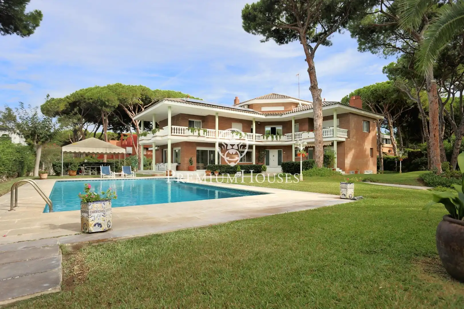 House with pool for sale in La Pineda, imagen 2
