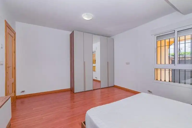 Habitación de Piso en venta en La Zubia con Amueblado