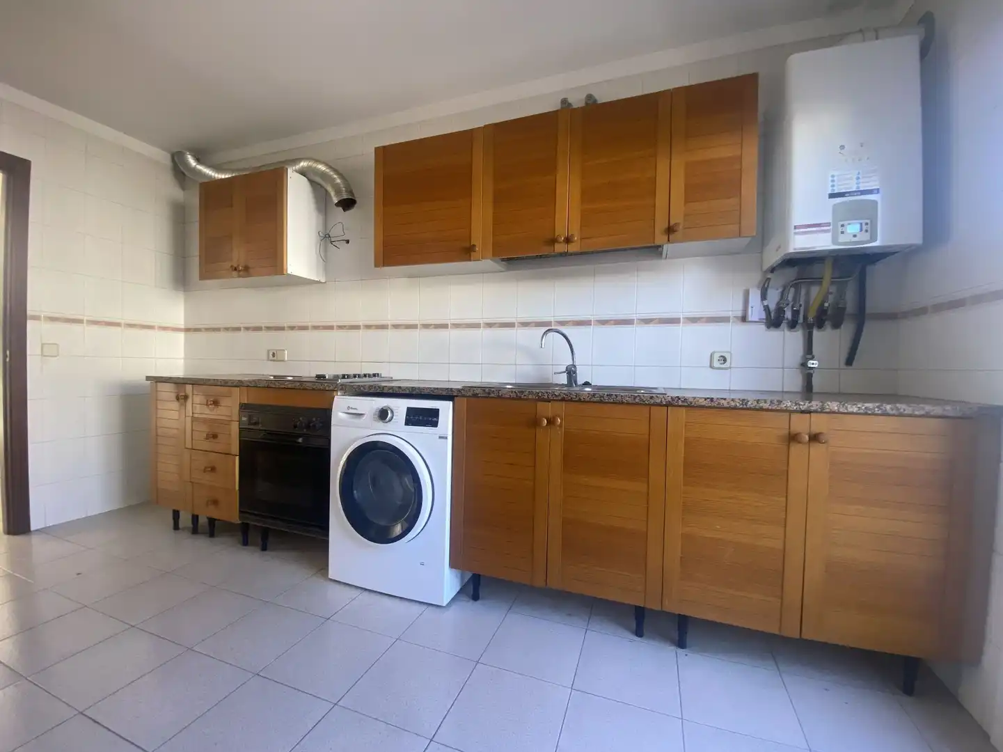 Cocina de Casa adosada en venta en Girona con Calefacción, Jardín privado y Terraza