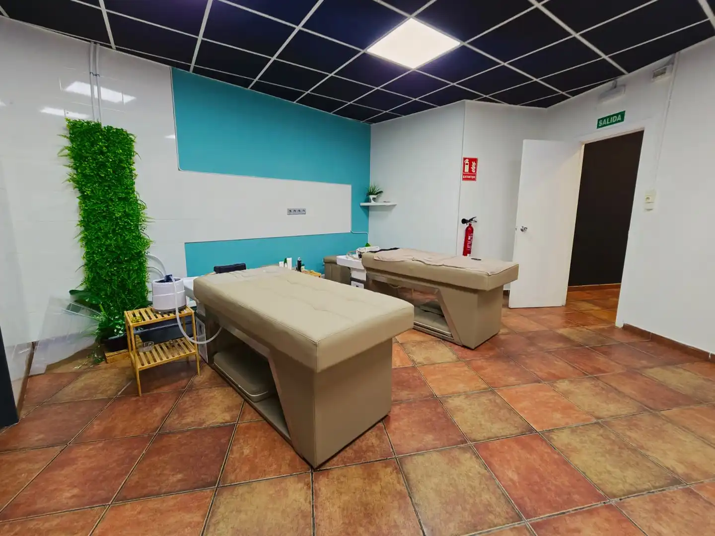 Business premises for transfer in Carrer de Ramon J. Sender, imagen 16