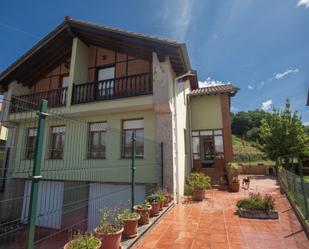 Vista exterior de Casa o xalet en venda en Mazcuerras amb Terrassa i Balcó