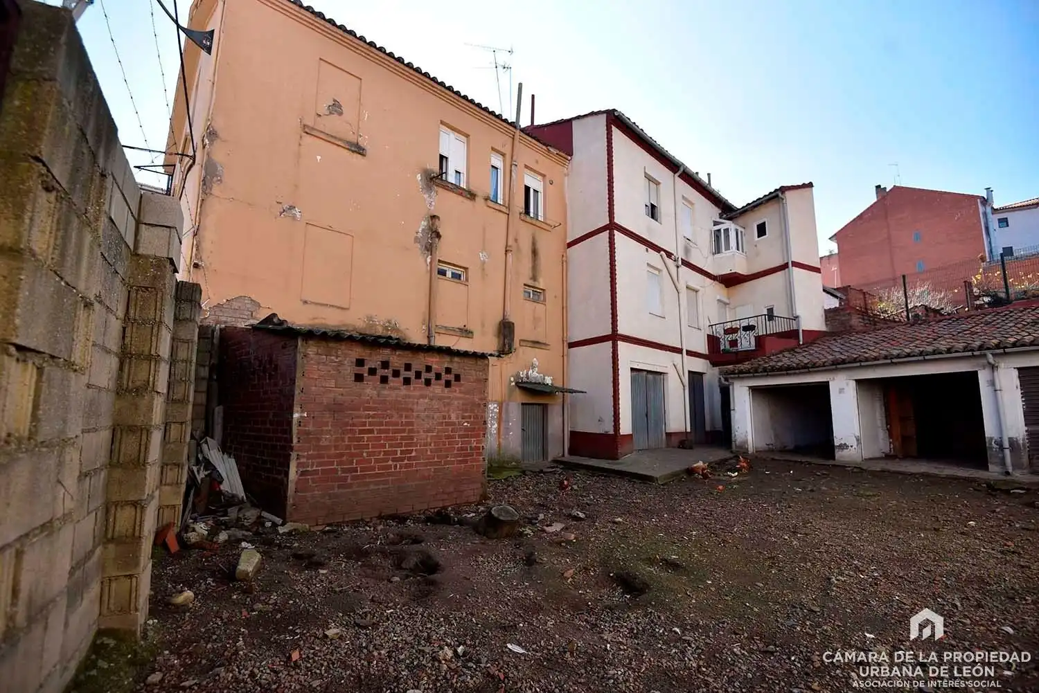 Vista exterior de Casa o xalet en venda en San Andrés del Rabanedo amb Calefacció i Jardí privat