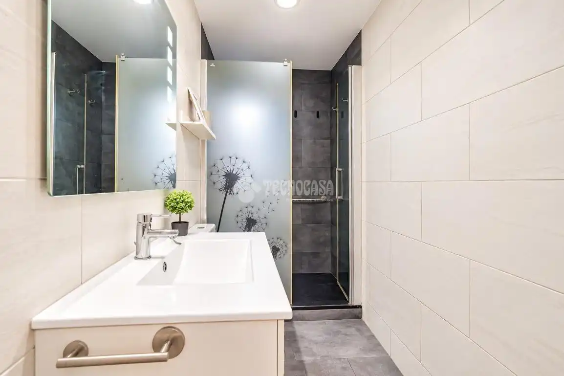 Bathroom of Flat for sale in Ajuntament-Maragall