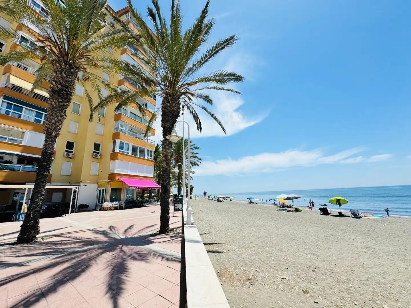 Vista exterior de Pis en venda en Algarrobo amb Piscina comunitària