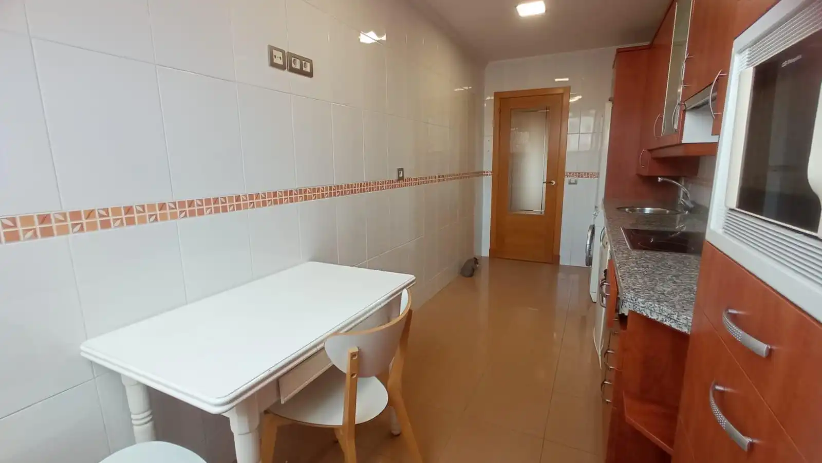 Cocina de Ático de alquiler en Oviedo  con Calefacción, Terraza y Trastero