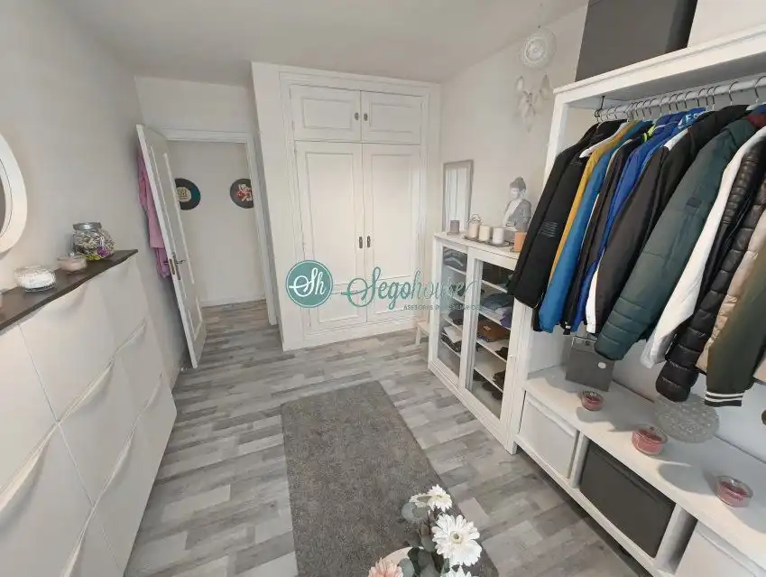 Piso en venta en Torrecaballeros con Calefacción, Terraza y Amueblado