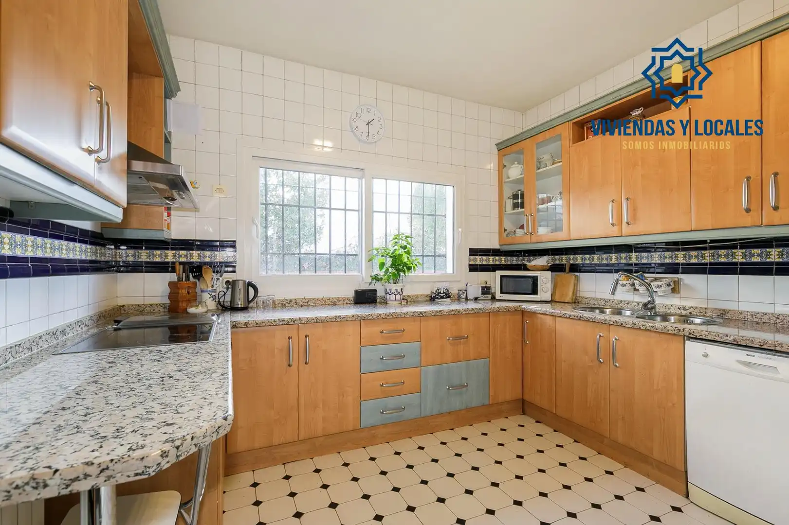 Kitchen of Houses for sale in Granada