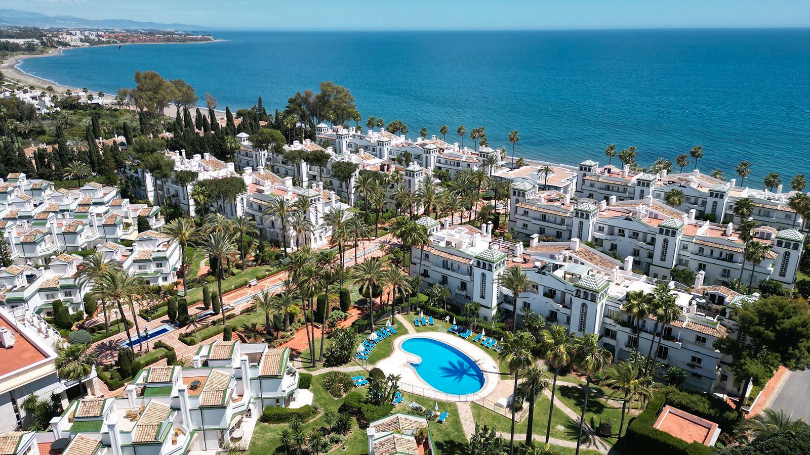 Vista exterior de Pis en venda en Estepona amb Aire condicionat, Terrassa i Traster