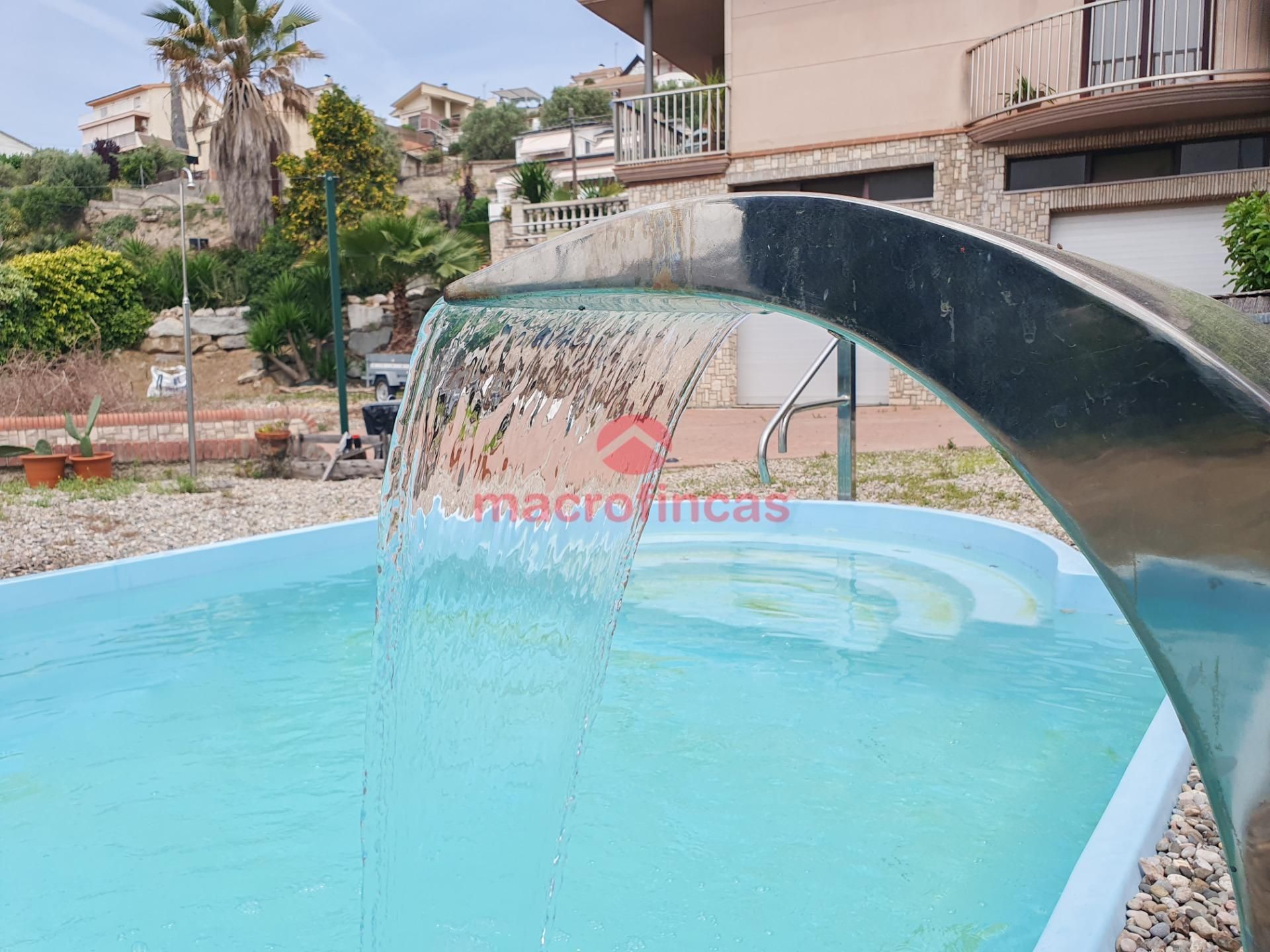 Piscina de Casa o xalet en venda en Olesa de Montserrat amb Aire condicionat, Calefacció i Jardí privat